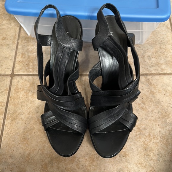 Nine West black strappy pumps - Picture 2 of 3